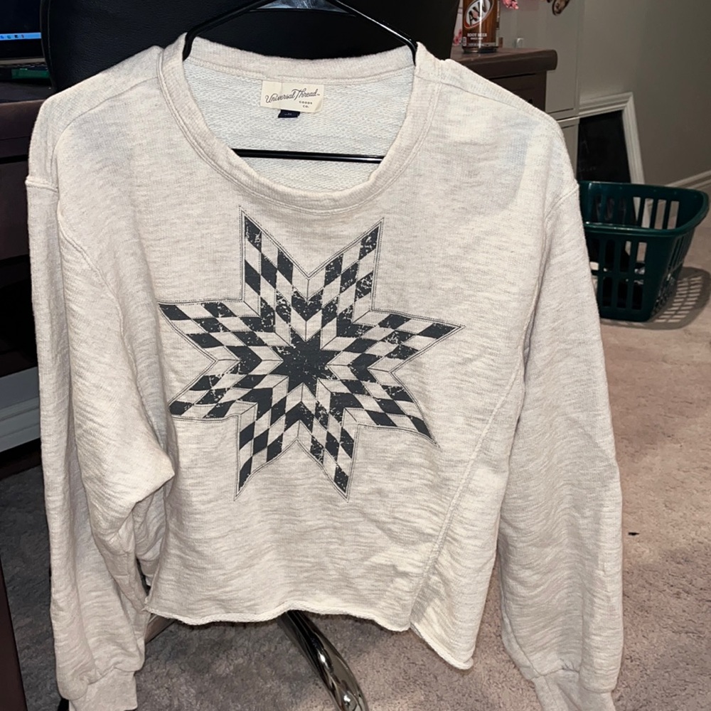 Cream Universal Thread cropped long sleeve top with star decal